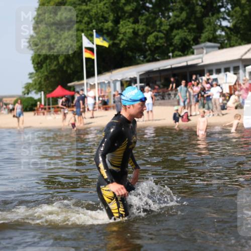 22.06.2025 - Viking Triathlon Michael Strokosch http://msf.ph/oto/8061713 22.06.2025 10:26:15 Schwimmen 9, 526, 617 meine-sportfotos.de