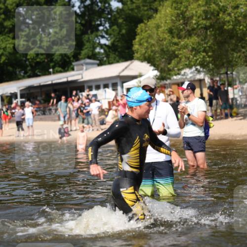 22.06.2025 - Viking Triathlon Michael Strokosch http://msf.ph/oto/8061727 22.06.2025 10:26:15 Schwimmen 9, 526, 617 meine-sportfotos.de