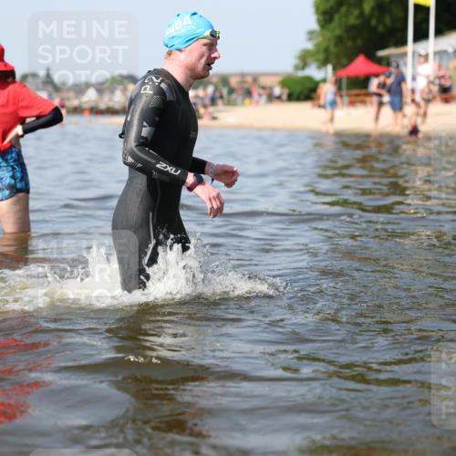 22.06.2025 - Viking Triathlon Michael Strokosch http://msf.ph/oto/8061743 22.06.2025 10:26:18 Schwimmen 9, 526, 617 meine-sportfotos.de