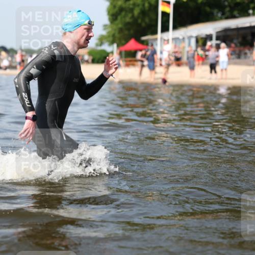 22.06.2025 - Viking Triathlon Michael Strokosch http://msf.ph/oto/8061746 22.06.2025 10:26:18 Schwimmen 9, 526, 617 meine-sportfotos.de