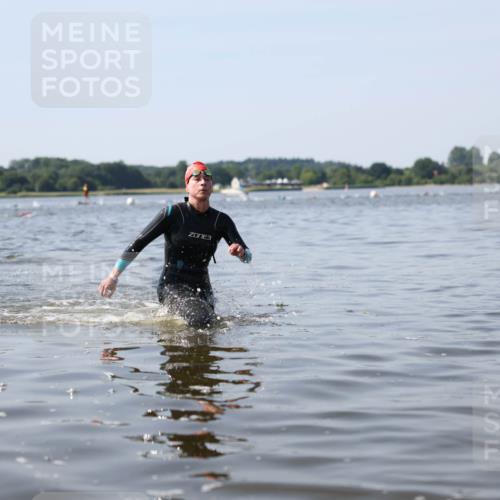 22.06.2025 - Viking Triathlon Michael Strokosch http://msf.ph/oto/8061753 22.06.2025 10:26:45 Schwimmen 610, 661 meine-sportfotos.de