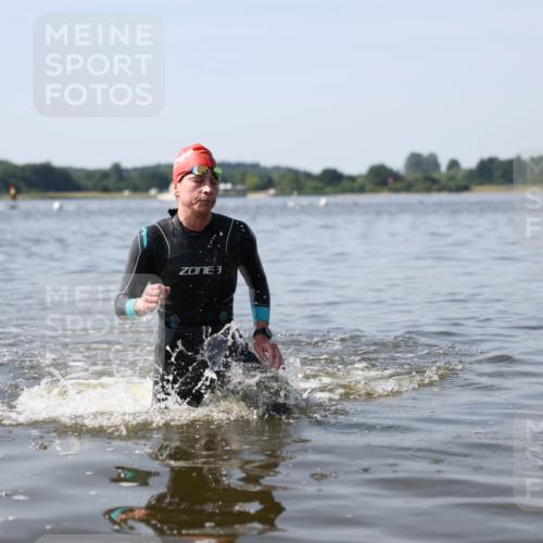 22.06.2025 - Viking Triathlon Michael Strokosch http://msf.ph/oto/8061783 22.06.2025 10:26:47 Schwimmen 610, 661 meine-sportfotos.de