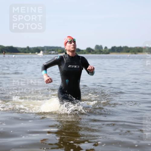 22.06.2025 - Viking Triathlon Michael Strokosch http://msf.ph/oto/8061790 22.06.2025 10:26:47 Schwimmen 610, 661 meine-sportfotos.de