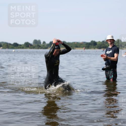 22.06.2025 - Viking Triathlon Michael Strokosch http://msf.ph/oto/8061821 22.06.2025 10:26:55 Schwimmen 52, 81, 145, 288, 610, 623, 661 meine-sportfotos.de