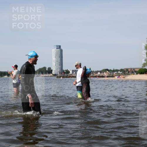 22.06.2025 - Viking Triathlon Michael Strokosch http://msf.ph/oto/8062067 22.06.2025 10:47:51 Schwimmen 71, 84, 190, 223, 261, 285, 452 meine-sportfotos.de