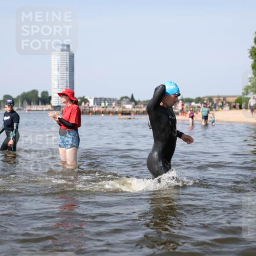 22.06.2025 - Viking Triathlon Michael Strokosch http://msf.ph/oto/8062151 22.06.2025 10:27:39 Schwimmen 1, 176, 198, 230, 272, 611 meine-sportfotos.de