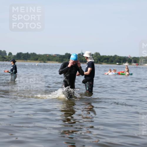 22.06.2025 - Viking Triathlon Michael Strokosch http://msf.ph/oto/8062419 22.06.2025 10:28:40 Schwimmen 258, 301, 368 meine-sportfotos.de