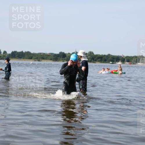 22.06.2025 - Viking Triathlon Michael Strokosch http://msf.ph/oto/8062422 22.06.2025 10:28:40 Schwimmen 258, 301, 368 meine-sportfotos.de