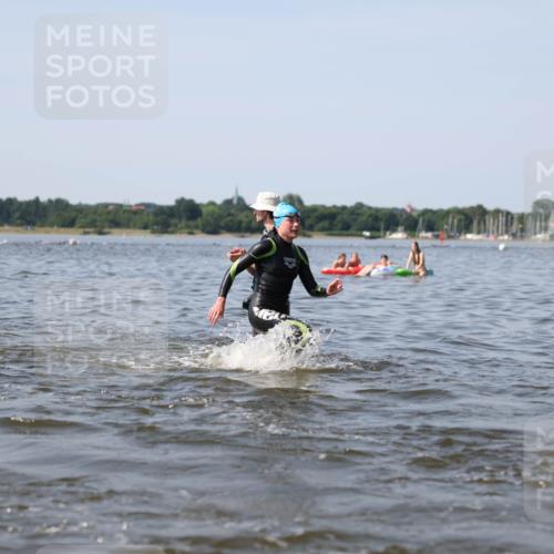 22.06.2025 - Viking Triathlon Michael Strokosch http://msf.ph/oto/8062530 22.06.2025 10:28:50 Schwimmen 15, 258, 301, 368, 384, 414, 443, 628 meine-sportfotos.de