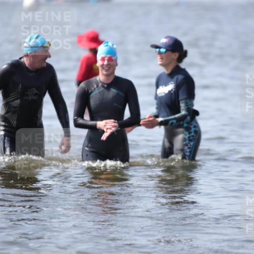22.06.2025 - Viking Triathlon H.Heesch http://msf.ph/oto/8062534 22.06.2025 10:46:23 Schwimmen 60, 121, 143, 144, 213, 225, 333, 406, 479 meine-sportfotos.de
