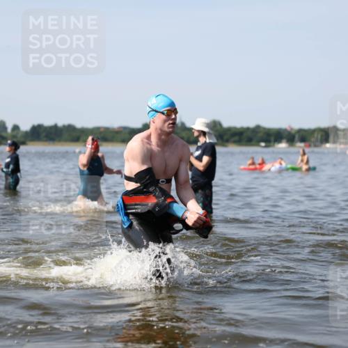 22.06.2025 - Viking Triathlon Michael Strokosch http://msf.ph/oto/8062568 22.06.2025 10:28:53 Schwimmen 12, 15, 152, 258, 301, 368, 384, 414, 443, 604, 628 meine-sportfotos.de