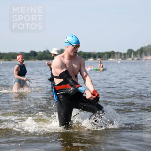 22.06.2025 - Viking Triathlon Michael Strokosch http://msf.ph/oto/8062577 22.06.2025 10:28:53 Schwimmen 12, 15, 152, 258, 301, 368, 384, 414, 443, 604, 628 meine-sportfotos.de