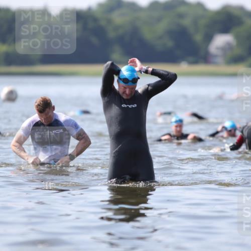 22.06.2025 - Viking Triathlon H.Heesch http://msf.ph/oto/8062603 22.06.2025 10:47:05 Schwimmen 36, 51, 74, 76, 378, 421 meine-sportfotos.de