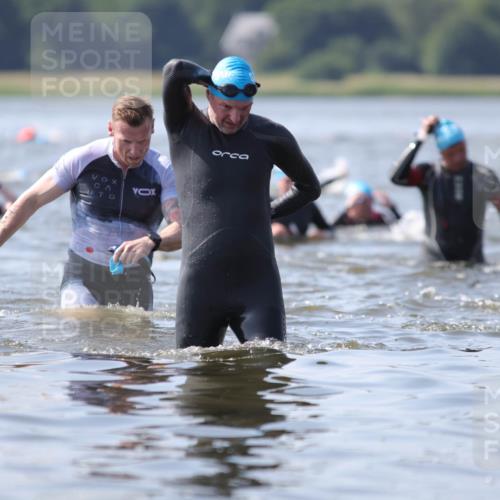 22.06.2025 - Viking Triathlon H.Heesch http://msf.ph/oto/8062616 22.06.2025 10:47:10 Schwimmen 51, 74, 76, 267, 378, 421, 547 meine-sportfotos.de