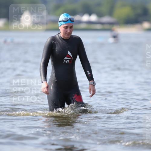 22.06.2025 - Viking Triathlon H.Heesch http://msf.ph/oto/8062650 22.06.2025 10:47:29 Schwimmen 23, 71, 76, 183, 261, 267, 547, 606 meine-sportfotos.de