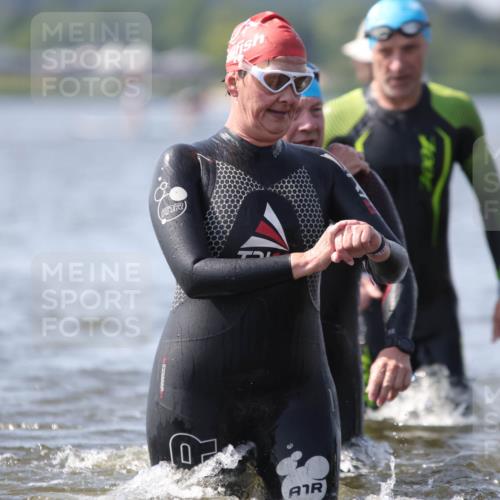 22.06.2025 - Viking Triathlon H.Heesch http://msf.ph/oto/8062669 22.06.2025 10:47:38 Schwimmen 23, 71, 84, 183, 223, 261, 285, 452, 606 meine-sportfotos.de