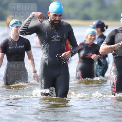 22.06.2025 - Viking Triathlon H.Heesch http://msf.ph/oto/8062672 22.06.2025 10:47:39 Schwimmen 23, 71, 84, 183, 223, 261, 285, 452, 606 meine-sportfotos.de