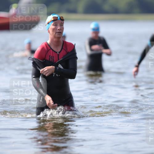 22.06.2025 - Viking Triathlon H.Heesch http://msf.ph/oto/8062806 22.06.2025 10:49:12 Schwimmen 64, 155, 256, 317, 353 meine-sportfotos.de