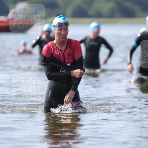 22.06.2025 - Viking Triathlon H.Heesch http://msf.ph/oto/8062819 22.06.2025 10:49:13 Schwimmen 64, 155, 256, 317, 353 meine-sportfotos.de