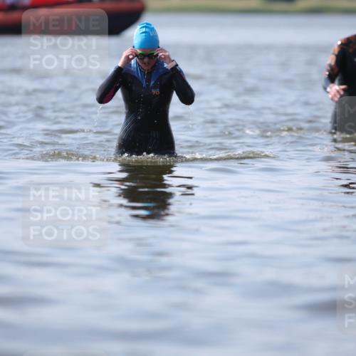 22.06.2025 - Viking Triathlon H.Heesch http://msf.ph/oto/8063024 22.06.2025 10:51:13 Schwimmen 308, 436, 477, 484 meine-sportfotos.de