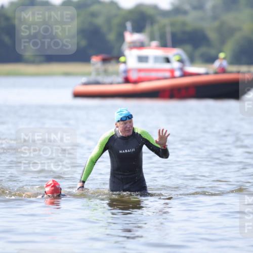 22.06.2025 - Viking Triathlon H.Heesch http://msf.ph/oto/8063122 22.06.2025 10:52:33 Schwimmen 490 meine-sportfotos.de