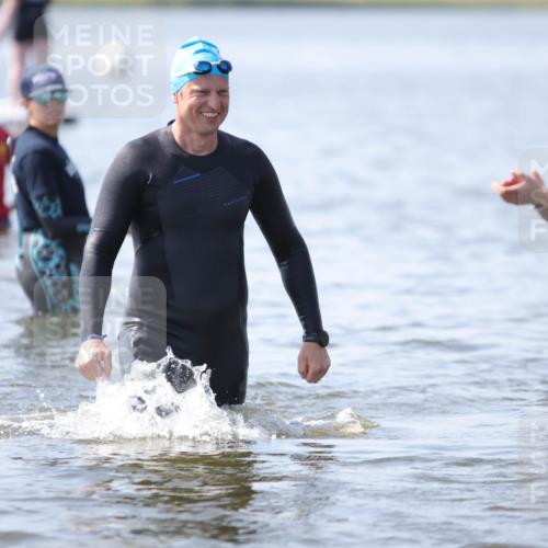 22.06.2025 - Viking Triathlon H.Heesch http://msf.ph/oto/8063168 22.06.2025 10:53:21 Schwimmen 165, 201, 241, 319 meine-sportfotos.de