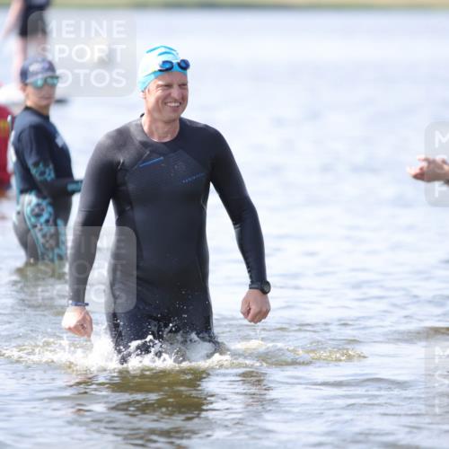22.06.2025 - Viking Triathlon H.Heesch http://msf.ph/oto/8063170 22.06.2025 10:53:22 Schwimmen 165, 201, 241, 319 meine-sportfotos.de