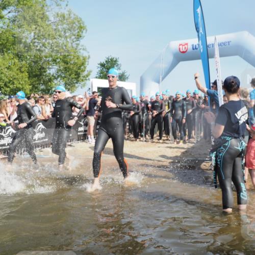 22.06.2025 - Viking Triathlon KatJ http://msf.ph/oto/8063305 22.06.2025 10:02:19 Schwimmen 21, 75, 139, 207, 247, 255, 265, 309, 331, 382, 464, 469, 522 meine-sportfotos.de