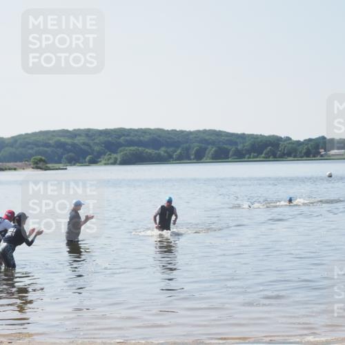 22.06.2025 - Viking Triathlon MichiJ http://msf.ph/oto/8063351 22.06.2025 10:24:45 Schwimmen 329 meine-sportfotos.de