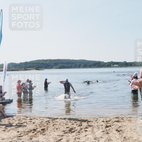 22.06.2025 - Viking Triathlon MichiJ http://msf.ph/oto/8063397 22.06.2025 10:24:52 Schwimmen 4, 329, 521 meine-sportfotos.de