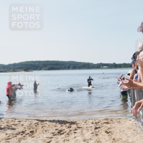 22.06.2025 - Viking Triathlon MichiJ http://msf.ph/oto/8063450 22.06.2025 10:24:58 Schwimmen 4, 329, 521 meine-sportfotos.de