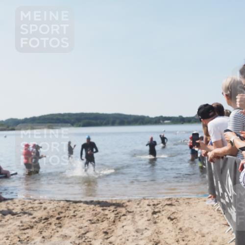 22.06.2025 - Viking Triathlon MichiJ http://msf.ph/oto/8063757 22.06.2025 10:26:01 Schwimmen 49, 617, 642 meine-sportfotos.de
