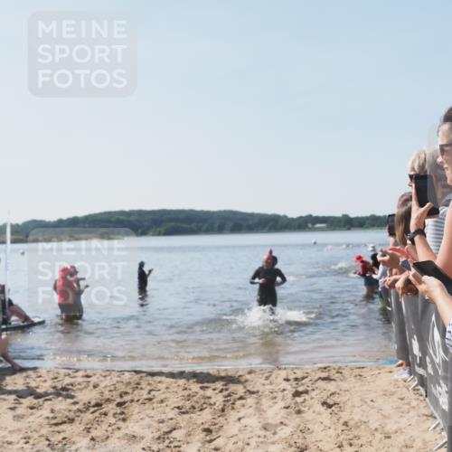 22.06.2025 - Viking Triathlon MichiJ http://msf.ph/oto/8063790 22.06.2025 10:26:06 Schwimmen 9, 49, 526, 617, 642 meine-sportfotos.de