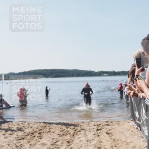 22.06.2025 - Viking Triathlon MichiJ http://msf.ph/oto/8063796 22.06.2025 10:26:06 Schwimmen 9, 49, 526, 617, 642 meine-sportfotos.de