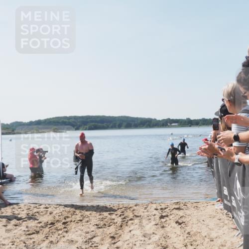 22.06.2025 - Viking Triathlon MichiJ http://msf.ph/oto/8063858 22.06.2025 10:26:14 Schwimmen 9, 526, 617 meine-sportfotos.de