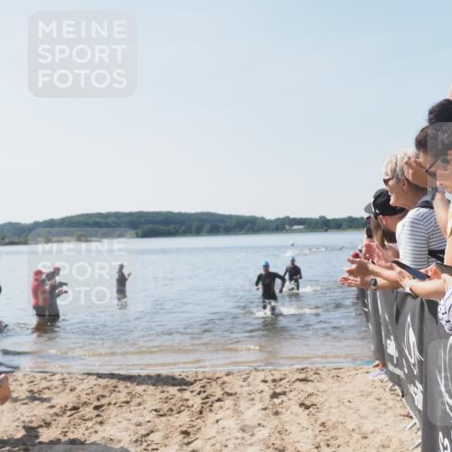 22.06.2025 - Viking Triathlon MichiJ http://msf.ph/oto/8063874 22.06.2025 10:26:16 Schwimmen 9, 526, 617 meine-sportfotos.de
