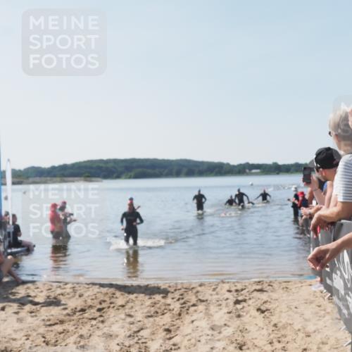 22.06.2025 - Viking Triathlon MichiJ http://msf.ph/oto/8063976 22.06.2025 10:26:53 Schwimmen 145, 288, 610, 623, 661 meine-sportfotos.de