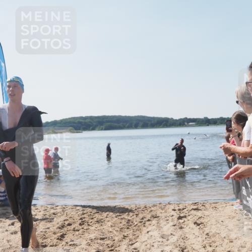 22.06.2025 - Viking Triathlon MichiJ http://msf.ph/oto/8064409 22.06.2025 10:28:11 Schwimmen 367, 401 meine-sportfotos.de