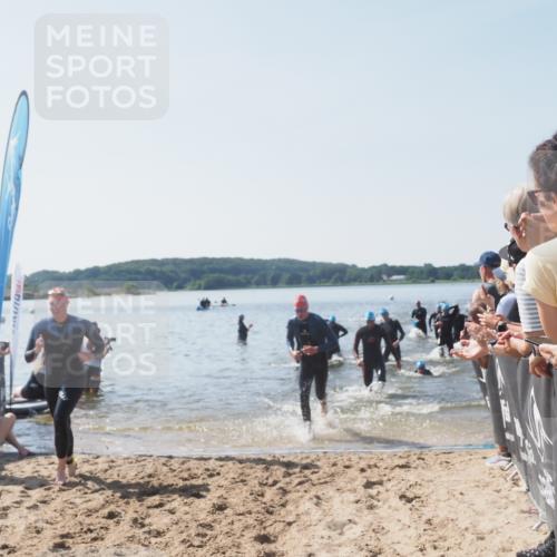 22.06.2025 - Viking Triathlon MichiJ http://msf.ph/oto/8065618 22.06.2025 10:31:42 Schwimmen 98, 99, 124, 125, 137, 158, 189, 224, 340, 350, 507, 555, 613, 648 meine-sportfotos.de