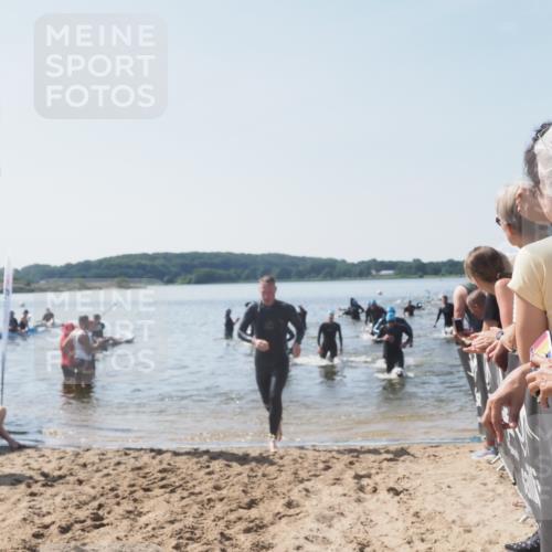 22.06.2025 - Viking Triathlon MichiJ http://msf.ph/oto/8066213 22.06.2025 10:33:32 Schwimmen 38, 255, 300, 304, 348, 382, 457, 522, 524 meine-sportfotos.de