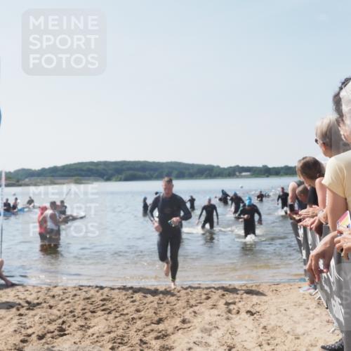 22.06.2025 - Viking Triathlon MichiJ http://msf.ph/oto/8066215 22.06.2025 10:33:33 Schwimmen 38, 255, 300, 304, 348, 382, 457, 522, 524 meine-sportfotos.de