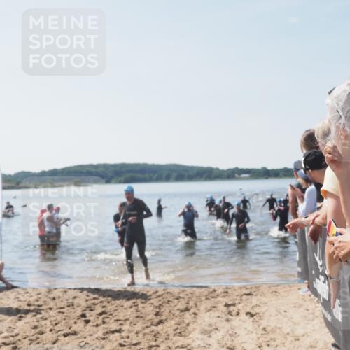 22.06.2025 - Viking Triathlon MichiJ http://msf.ph/oto/8066599 22.06.2025 10:34:44 Schwimmen 77, 114, 161, 247, 284, 323, 341, 434, 550 meine-sportfotos.de