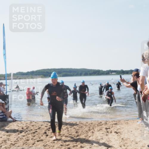 22.06.2025 - Viking Triathlon MichiJ http://msf.ph/oto/8066650 22.06.2025 10:34:59 Schwimmen 17, 43, 77, 157, 161, 434, 475, 495, 548, 660 meine-sportfotos.de