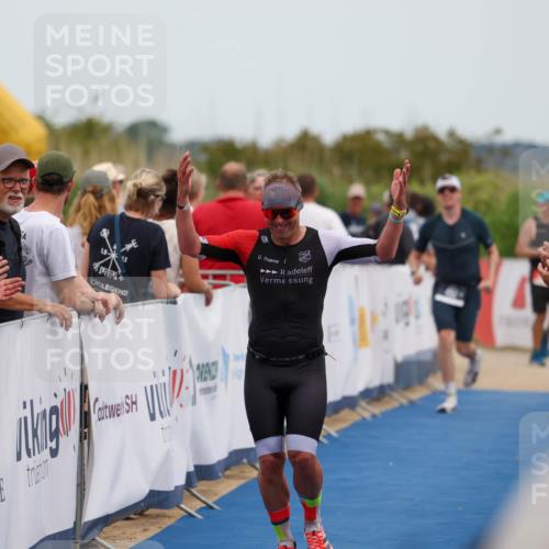 22.06.2025 - Viking Triathlon Michael Strokosch http://msf.ph/oto/8067944 22.06.2025 15:05:45 Ziel 491, 492 meine-sportfotos.de