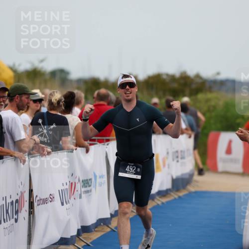 22.06.2025 - Viking Triathlon Michael Strokosch http://msf.ph/oto/8067973 22.06.2025 15:05:48 Ziel 491, 492 meine-sportfotos.de