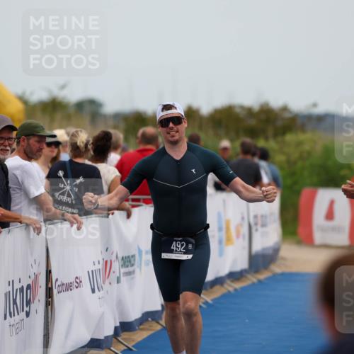 22.06.2025 - Viking Triathlon Michael Strokosch http://msf.ph/oto/8067976 22.06.2025 15:05:49 Ziel 491, 492 meine-sportfotos.de