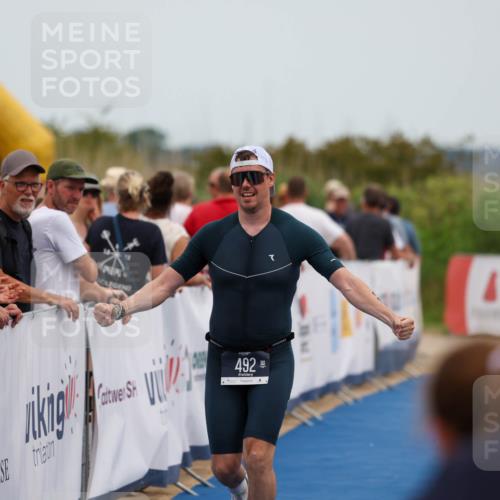 22.06.2025 - Viking Triathlon Michael Strokosch http://msf.ph/oto/8067978 22.06.2025 15:05:49 Ziel 491, 492 meine-sportfotos.de