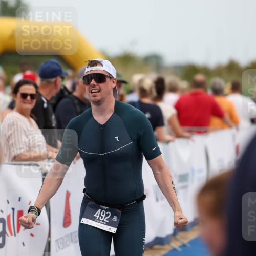 22.06.2025 - Viking Triathlon Michael Strokosch http://msf.ph/oto/8067991 22.06.2025 15:05:50 Ziel 491, 492 meine-sportfotos.de