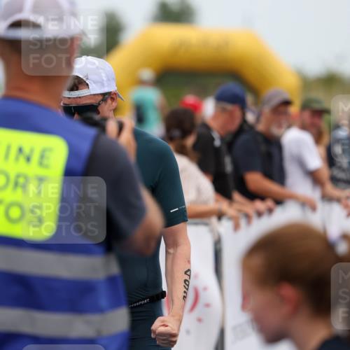 22.06.2025 - Viking Triathlon Michael Strokosch http://msf.ph/oto/8068002 22.06.2025 15:05:51 Ziel 491, 492 meine-sportfotos.de