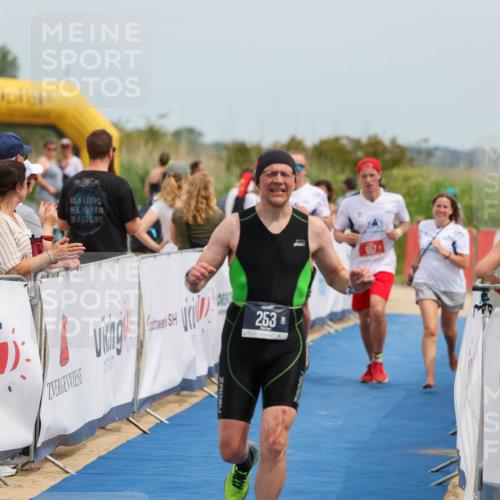 22.06.2025 - Viking Triathlon Michael Strokosch http://msf.ph/oto/8069474 22.06.2025 15:17:12 Ziel 253, 657 meine-sportfotos.de